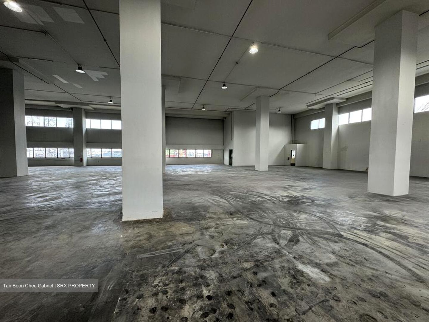Gul Crescent (D22), Warehouse #565814811